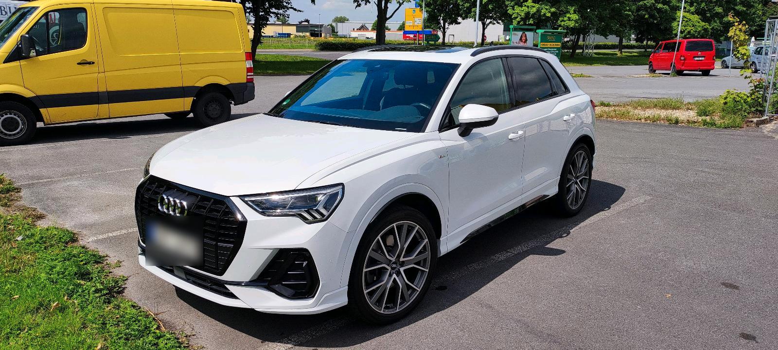Abbildung des Autos Audi Q3 - S-Line - 40 TF…