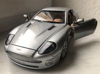 Burago 1/18 Diecast DC18722A Aston Martin Vanquish - Silver Leipzig - Schleußig Vorschau