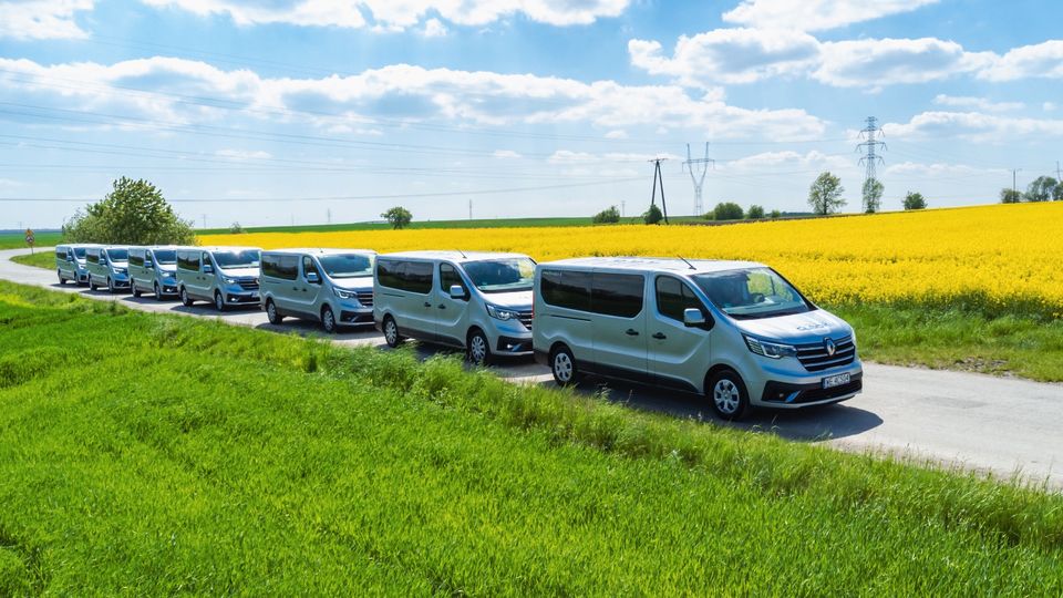 Langzeitmiete 9Sitzer Bus zur Personenbeförderung in Essen