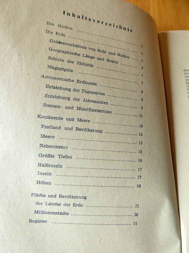 DDR Schulbuch "Der Erdglobus" von 1980 in Lutherstadt Wittenberg