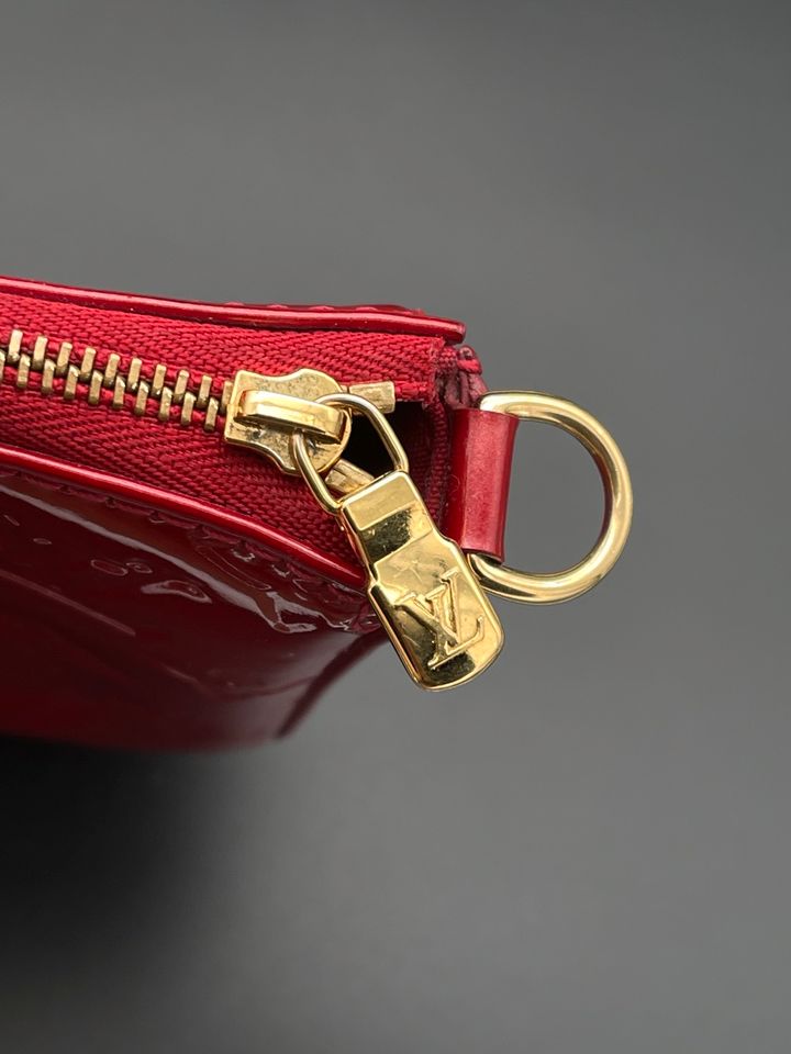 Louis Vuitton Pochette NM Vernis , rot in Lohmar