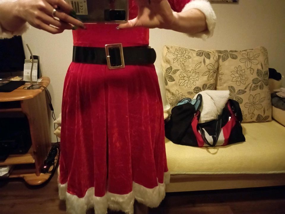 Weihnachtsoutfit Damen in Krummesse