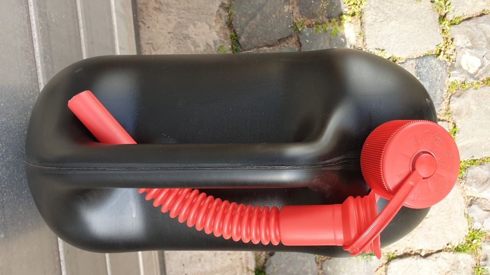 Kraftstoffkanister 20 Liter Hünersdorff, mit Auslaufrohr, schwarz in Nierstein