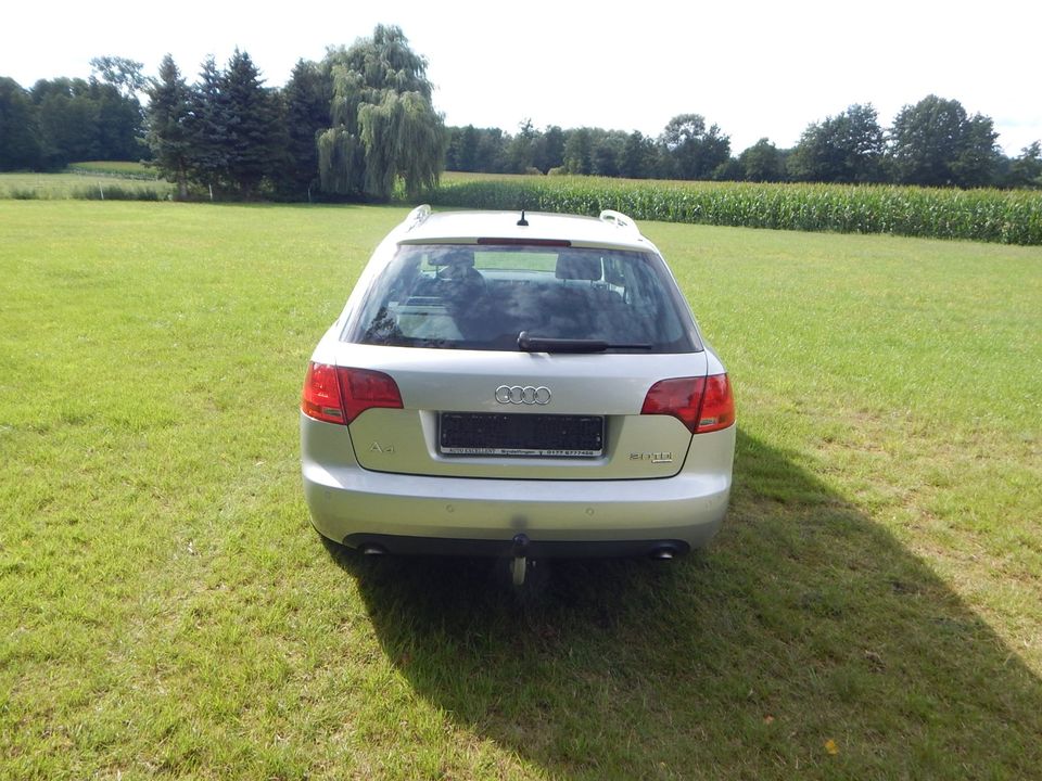 Audi A4 2.0 TDI Quattro in Tülau