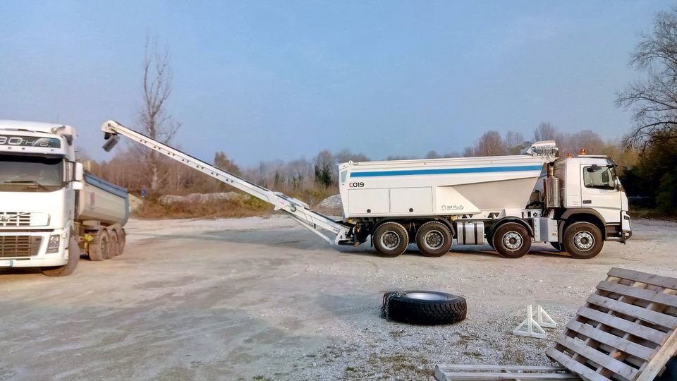 VerladeLKW - LKW oder Auflieger mit Förderband-VerLadeSilo 19cbm in Bergheim