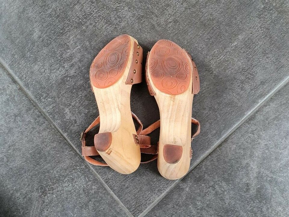 Desigual Sandalette aus Holz in Wilhelmshaven