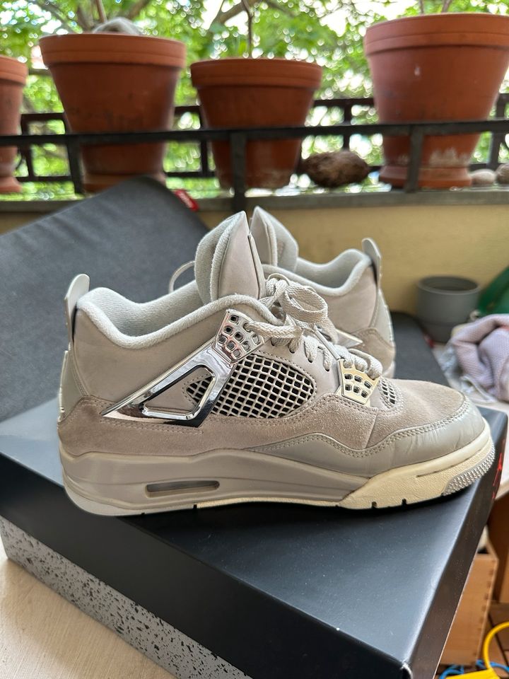 Nike Air Jordan IV 4 Retro Frozen Moments - EUR 40, US 7 in Berlin