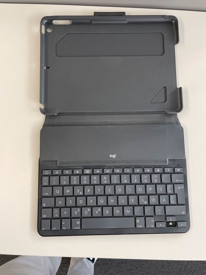 Hülle für iPad 9,7“ inkl. Tastatur in Heilbronn