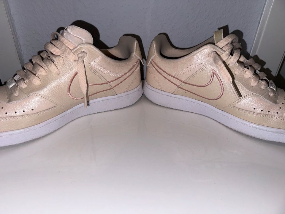 Nike Womens Court Vision Low 42 beige Gold in Essen