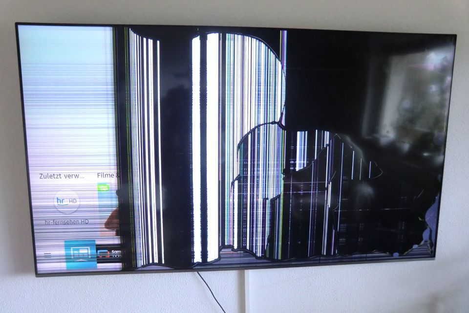 Samsung TV 65 Zoll Flat Premium UHD DEFEKT mit Display Schaden in Gengenbach