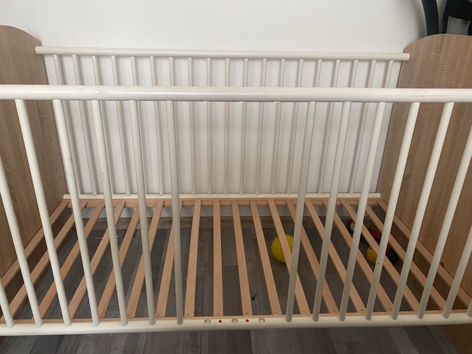 Kinderbett mit Matratze in Fürth