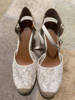 H&M Sommerschuhe Sandalen Beige Boho Spitze Gr. 39 wie neu Nordrhein-Westfalen - Dinslaken Vorschau