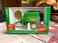 Siku 2465 John Deere Ballenpresse, 1:32, NEU Nordrhein-Westfalen - Kierspe Vorschau