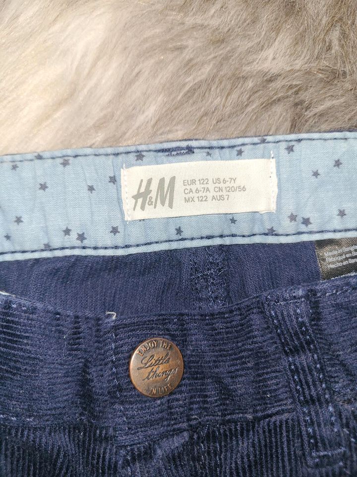 Cordhose Jungs Größe 122 H&M in Bentzin