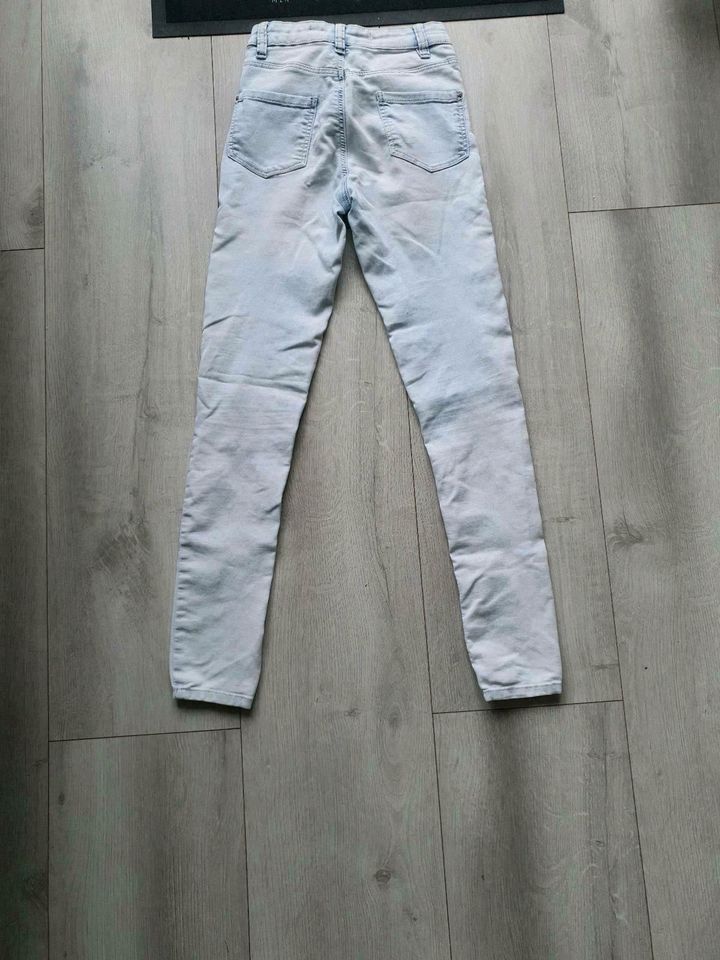 Hellblaue Jeans Gr. 32 in Moers