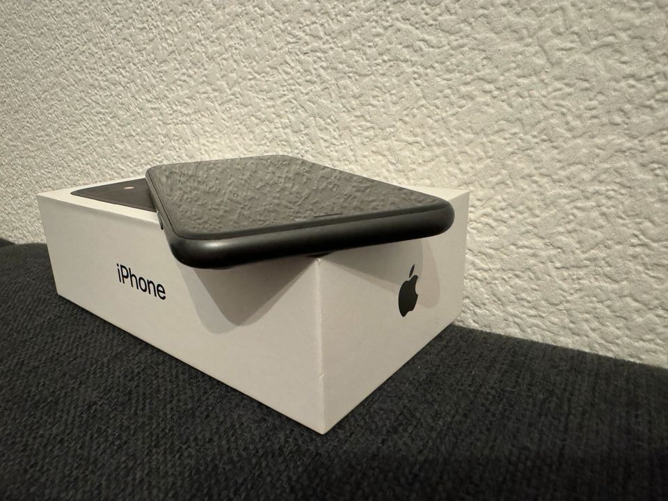 iPhone 11 in schwarz mit 64 gb OVP in Werl
