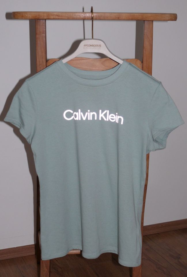 Calvin Klein T-Shirt Top meergrün jade jadeite XS neuwertig in Potsdam