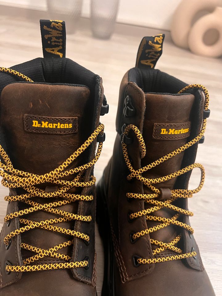 DR.MARTENS Schnürstiefelette-nagelneu- in Berlin