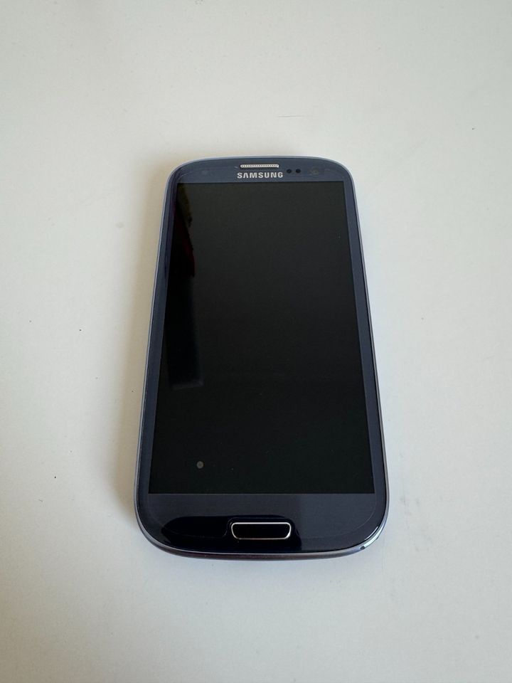 Samsung Galaxy S3 Neo Metallic Blue inkl. 32GB SD-Karte in Ettlingen