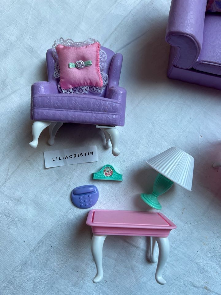 Barbie Vintage 90er Sammler Möbel Wohnzimmer Sofa Vitrine Sessel in Stuttgart