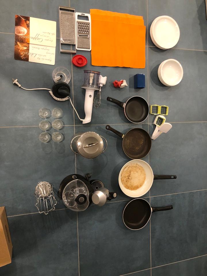 Küchenutensilien, Gläser, Kaffeemaschine, Mixer, Pfannen, etc. in Nördlingen