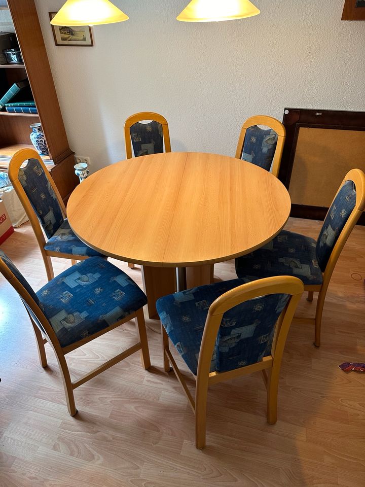 Esstisch mit 6 Stühlen rund erweiterbar in Leverkusen