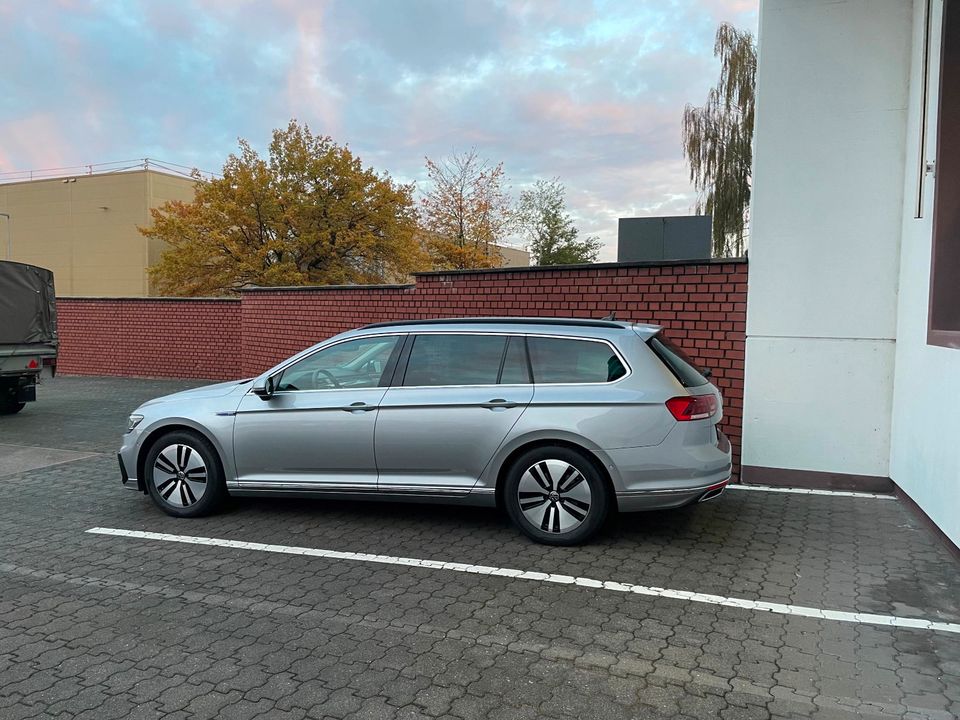 Volkswagen Passat Variant 1.4 TSI DSG GTE Variant in Langenfeld