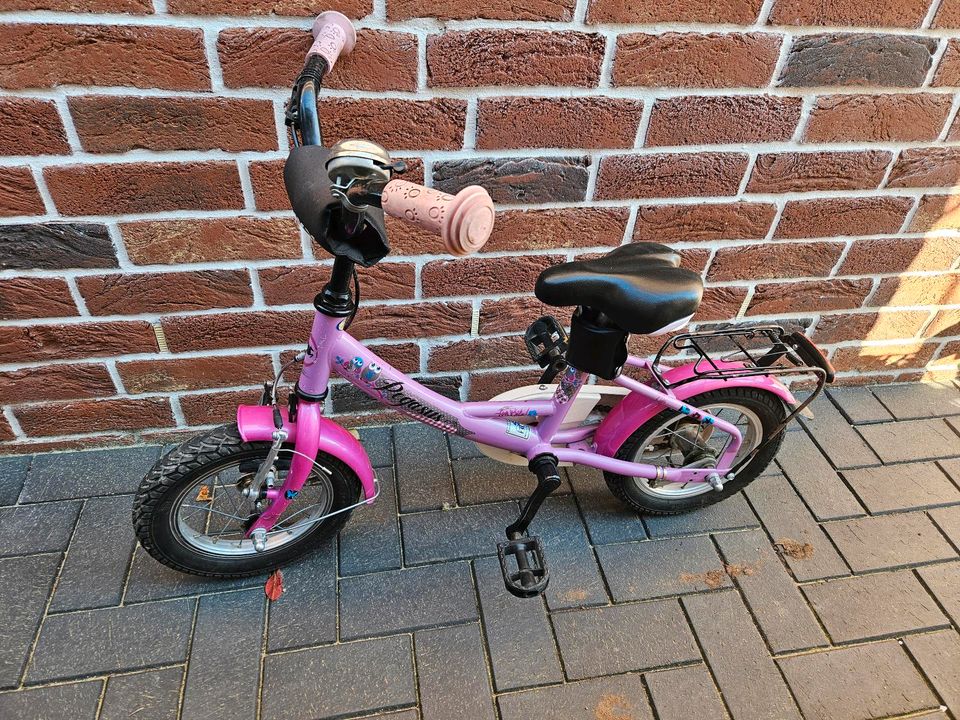 Mädchen Fahrrad Kleinkind in Weyhausen
