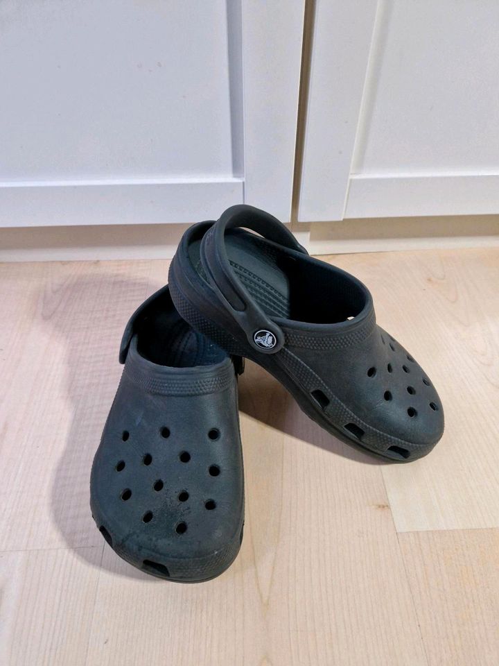 Crocs Gr. 33/34 Clogs Hausschuhe Badeschuhe Gartenschuhe in Berlin