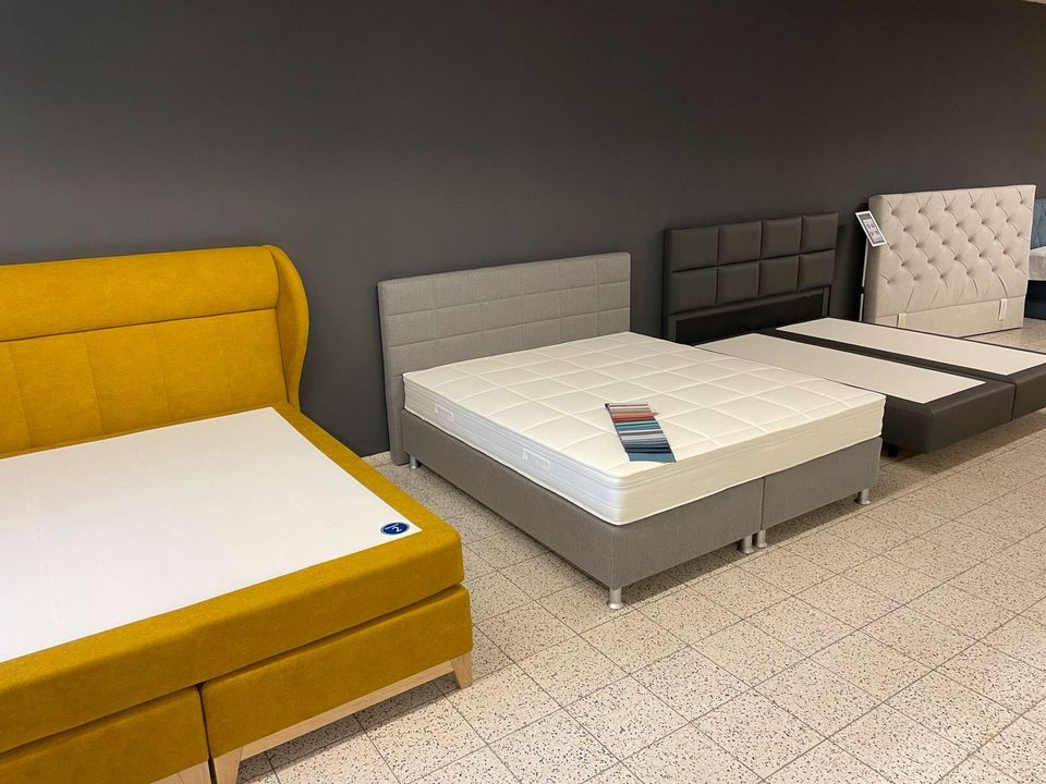 Boxspringbett 180/200 auch in Verschiede Stoffe zu bestellen in Villingen-Schwenningen