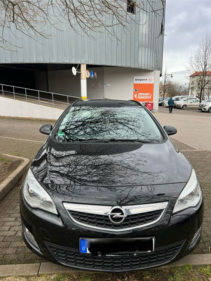 Opel Astra j 1,4 Sports tourer in Gotha