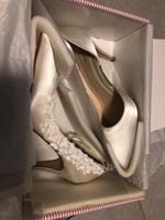 Brautschuhe Rainbow Club Fern Größe 6,5 Ivory NEU Hessen - Rodenbach Vorschau