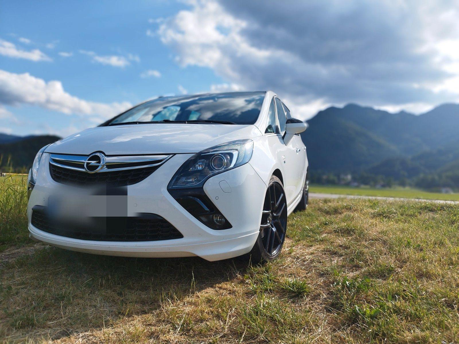 Abbildung des Autos Opel Zafira Tourer 1.4 T…