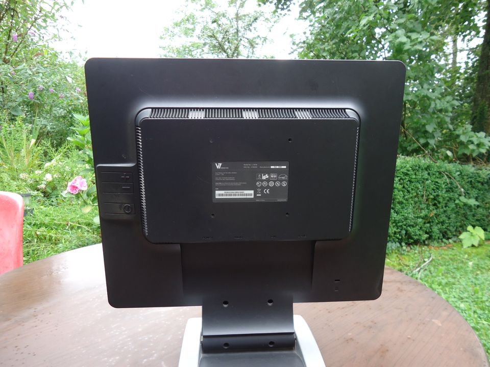 Video Seven LCD Monitor L19FM / 19 Zoll - 48 cm Diagonale in St. Johann