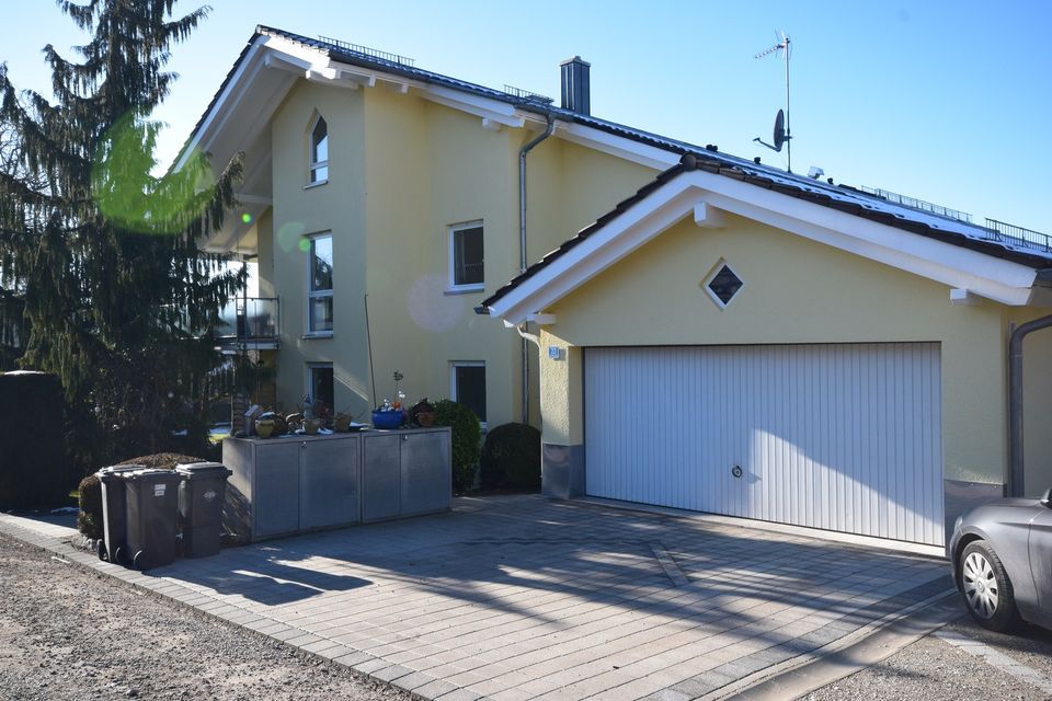 Maisonette-Whg mit sonniger Südterrasse in Gartenlage in Berg