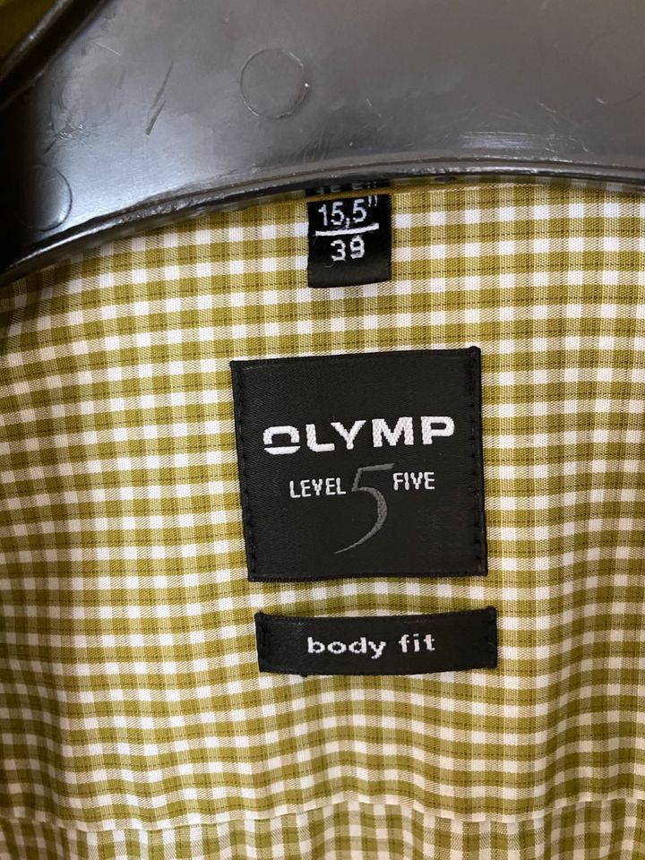 Olymp body fit langes Hemd olivgrün Größe 39 in Mönchenholzhausen