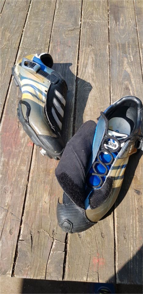 ADIDAS Rennrad & MTB Schuhe zu verschenken , Gr. 46, blau/ weiß in Drestedt