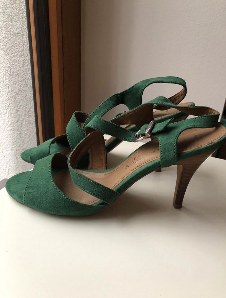Sandaletten von s. Oliver Wildleder Größe 40 in tollem Grün in Sankt Augustin