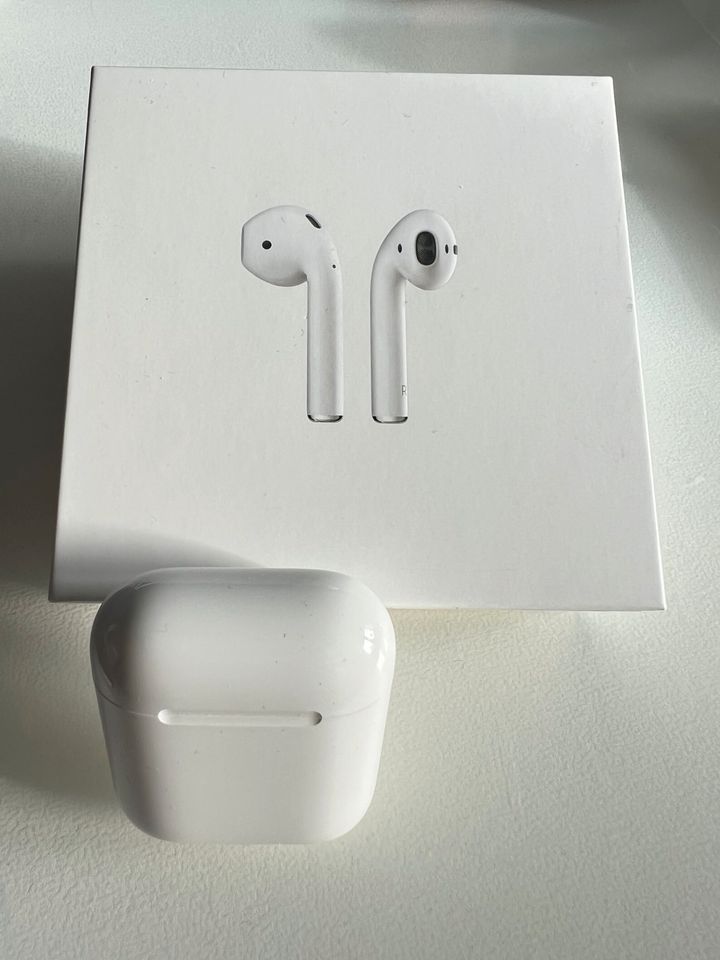 Apple AirPods 2. Generation mit Lade Case  ( links defekt) in Herford