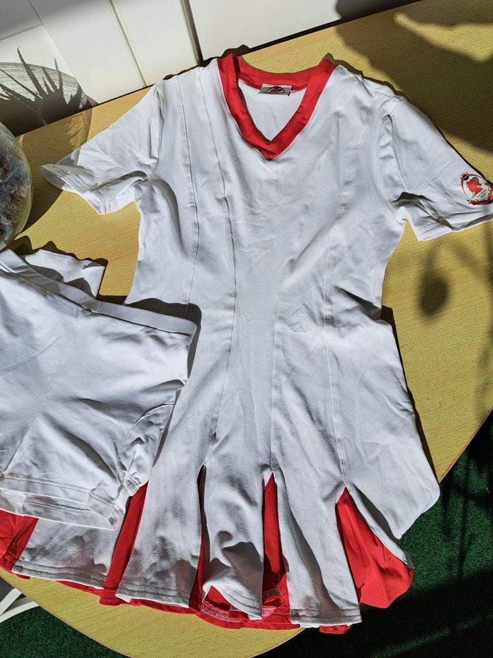 Tenniskleid Rot-Weiß, mit Hose in Berlin
