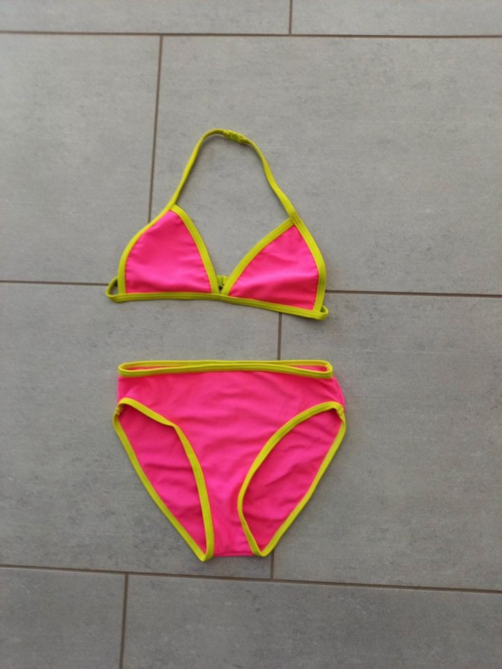 Hübscher Bikini in Großmaischeid