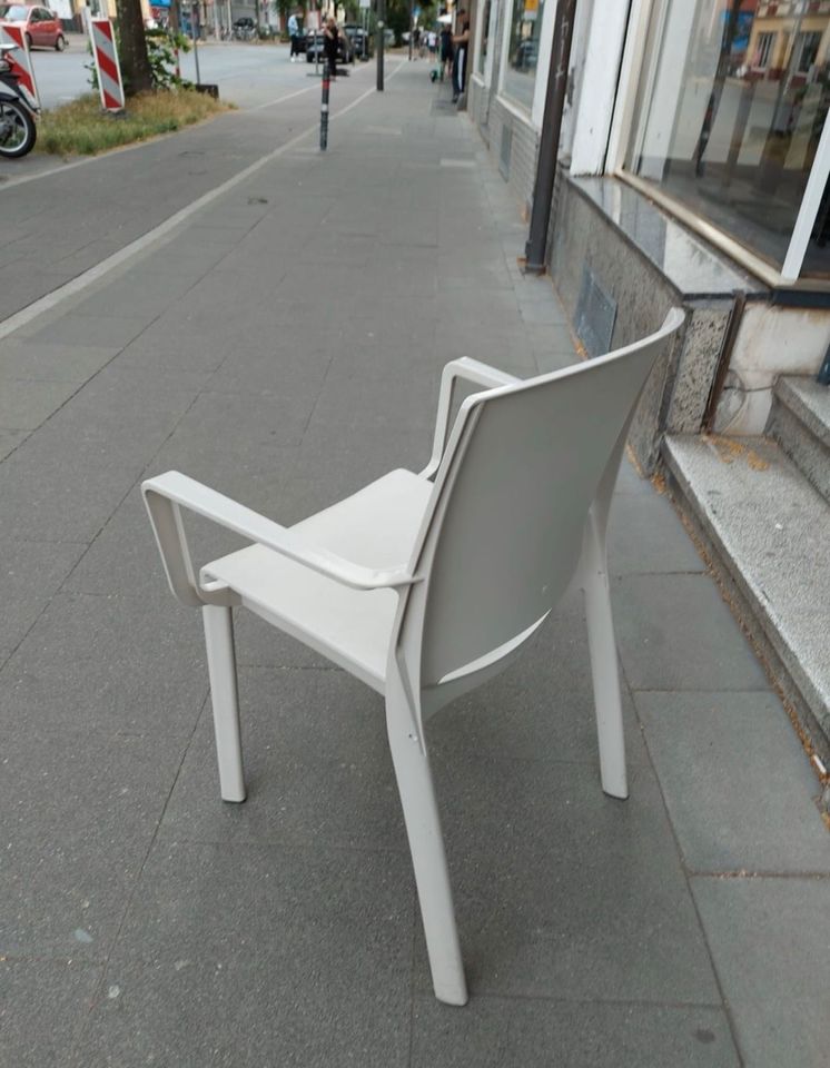 Stühle und Tische Terrasse Restaurant in Köln