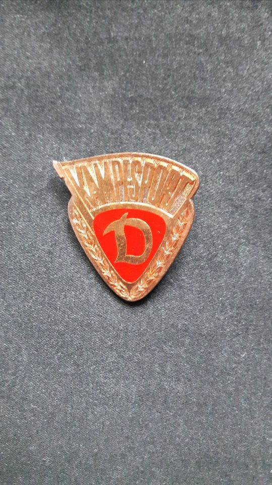 Abzeichen "Dynamo Kampfsport" Anstecker Pin in Berlin