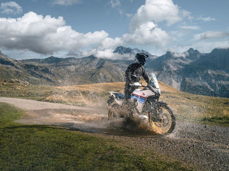 HONDA XL750 Transalp Tricolor in Winnenden