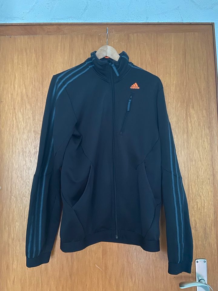 Adidas „climalite“ Sportjacke, schwarz mit drei Streifenmuster in Braunfels