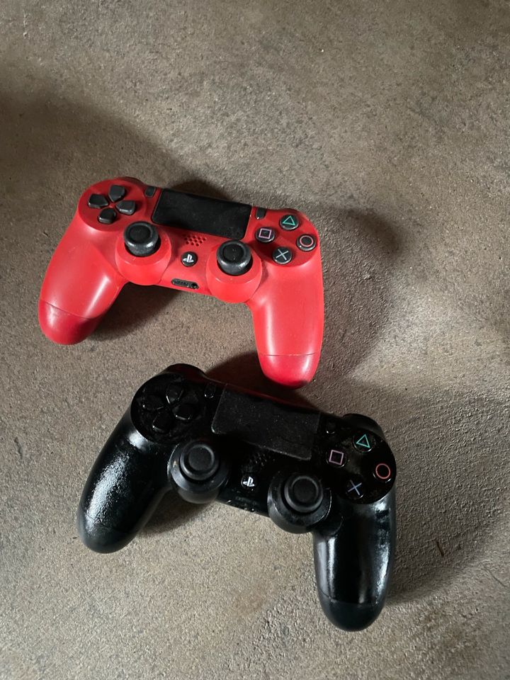 PlayStation 4 inkl 2 Controller in Elz