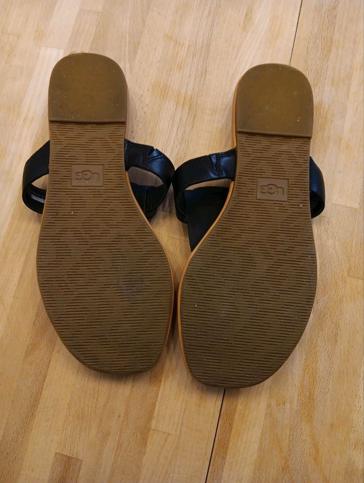 Ugg Zehen Sandalen 39 in Schauenburg