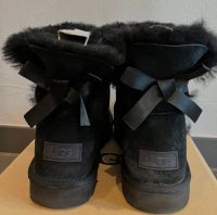 UGG Boots "Mini Bailey Bow" in schwarz Gr. 41 Bielefeld - Schröttinghausen Vorschau