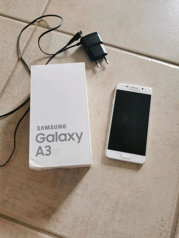 Samsung Galaxy A3 16 GB in Kleinrinderfeld