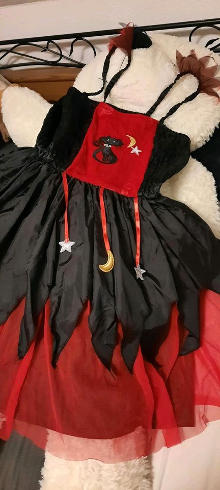 schwarz-rotes Hexenkleid 6 bis 11 Jahre in Walsrode